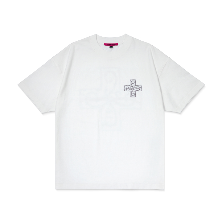 [7TH YEAR: A Moment of Stillness in the Thorns]T-SHIRT