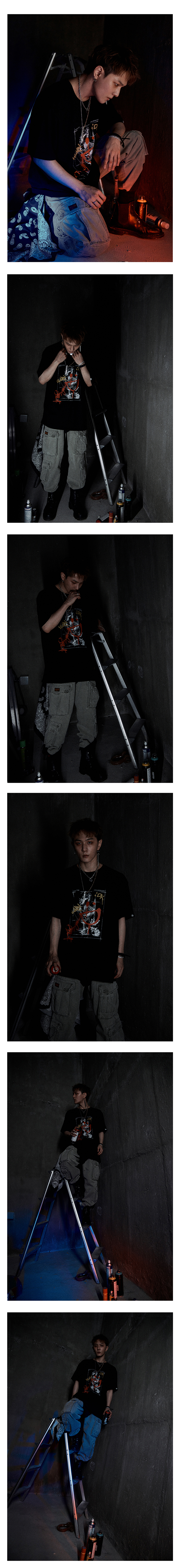 [ULKIN X iKON DK] Spray smile statue T-shirt_Black 1 detail